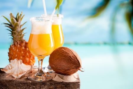 鸡尾酒，椰子，菠萝，贝壳