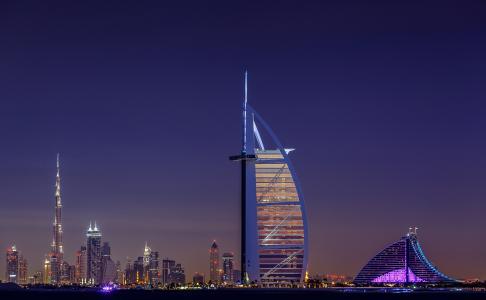 Burj Al Arab，迪拜，阿拉伯塔，Burj El Arab，迪拜，阿拉伯联合酋长国，夜晚的城市
