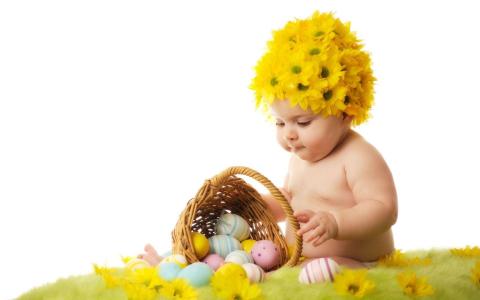 婴儿，krashenki，复活节彩蛋，鲜花，草，篮子，宝贝
