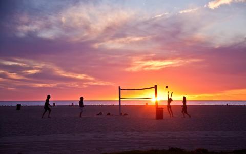 排球，沙滩排球，清洁，球，男人，女人，夜，日落，天空，太阳，海，水，波浪，海滩，沙，人，剪影，体育