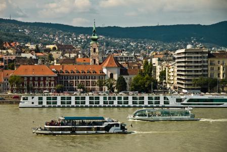 布达佩斯，匈牙利，多瑙河，布达佩斯，匈牙利，多瑙河，河流，摩托艇，堤防，建筑物，全景图