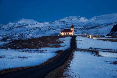 冰岛，教堂，光，照明，路，丘陵，山，雪，蓝色，天空，夜