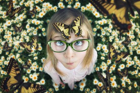 女孩，蝴蝶，眼镜，鲜花，雏菊