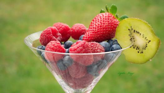 浆果，覆盆子，草莓，蓝莓，猕猴桃，玻璃