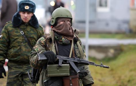士兵，俄罗斯军队，卡拉什尼科夫冲锋枪，武器，AK-74，迷彩，耳罩，帽子，面具，特种部队