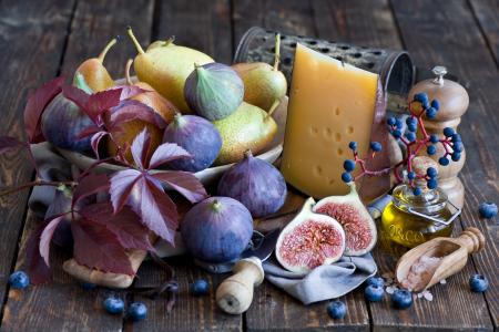 梨，无花果，无花果，奶酪，葡萄，浆果，蓝莓，叶子，静物