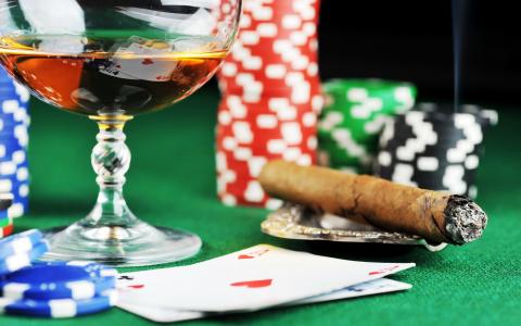 干邑，雪茄，筹码，扑克，赌场，卡片，王牌，烟灰缸