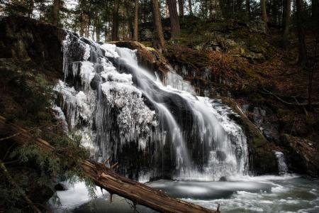 Nonnewaug瀑布，伍德伯里，康涅狄格州，流域，森林，冬季，冰