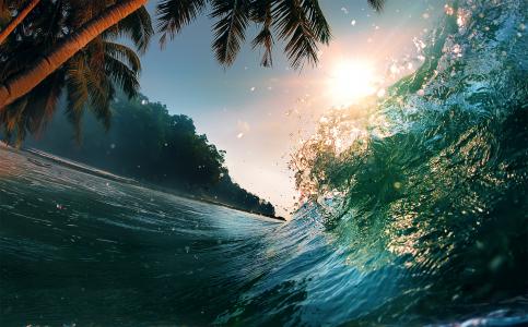 飞溅，美丽的日落场景，海浪，水