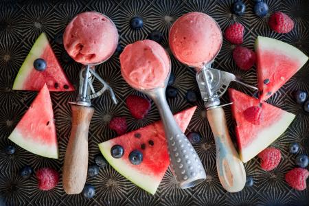 冰淇淋，西瓜，浆果