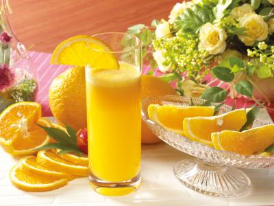 果汁，橘子，玻璃，鲜花