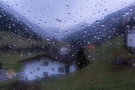 恶劣的天气，窗口，下降，查看，雨，房屋，农村，山