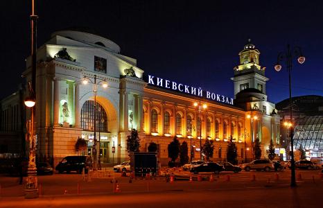 莫斯科，俄罗斯，Kievsky火车站，夜，街
