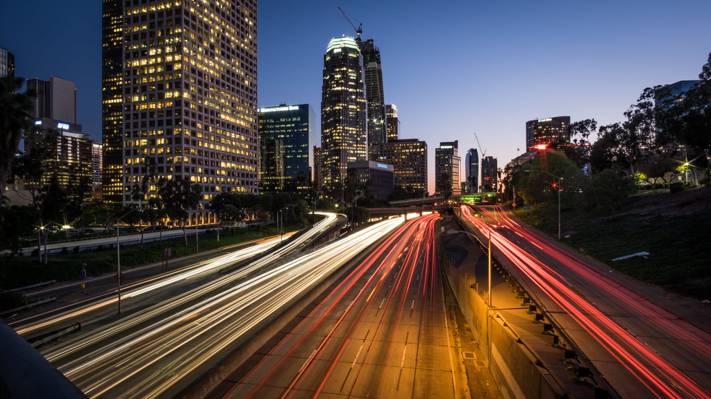 高层建筑和高速公路路,高速公路110,洛杉矶高清壁纸的时间推移照片