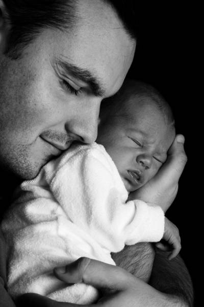男人和婴儿的照片高清壁纸