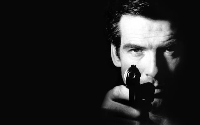 007,詹姆斯·邦德,黑色背景,皮尔斯·布鲁斯南,皮尔斯·布鲁斯南,詹姆斯·邦德,枪
