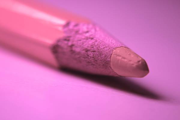 粉红色的嘴唇颜色铅笔针桌高清壁纸