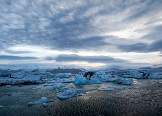 在多云的天空,冰岛高清壁纸下的水冰冰川