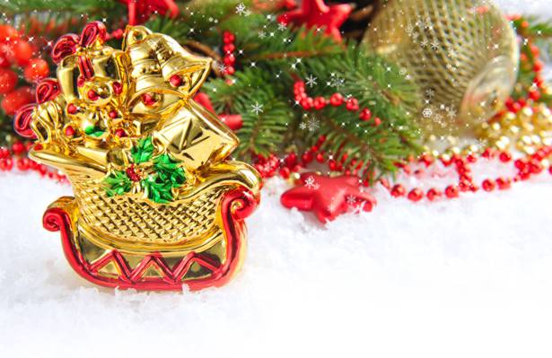 壁纸雪橇,礼物,雪,树,圣诞装饰品,星星,浆果,镀金