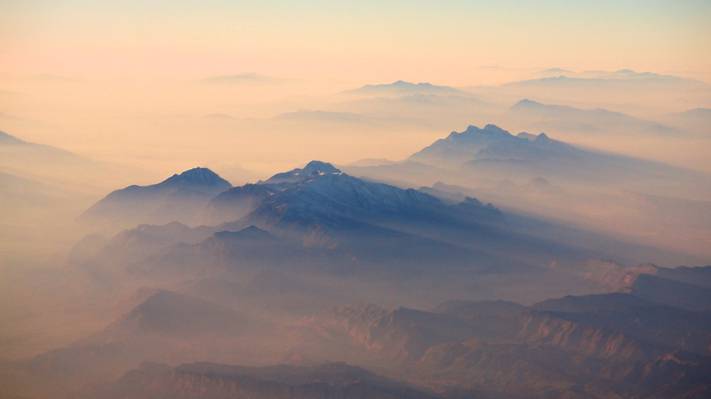 雾山,伊朗高清壁纸的航拍照片