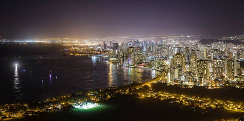 在夜间,夏威夷高清壁纸城市天际线照片