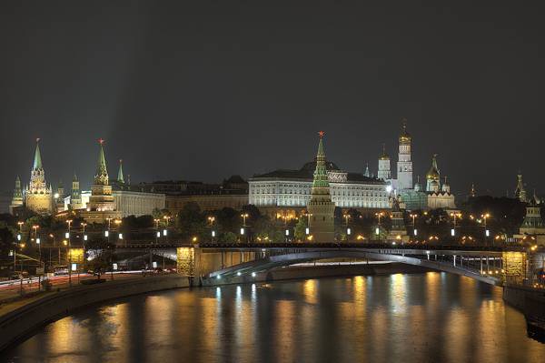 建筑和河在夜间,莫斯科克里姆林宫高清壁纸