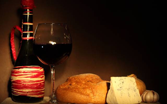 瓶,玻璃,酒,红色,奶酪,面包,大蒜,弓
