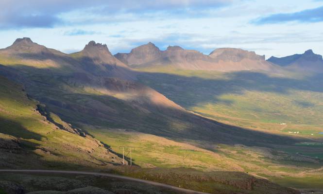 绿色和棕色的山场景观照片,冰岛高清壁纸