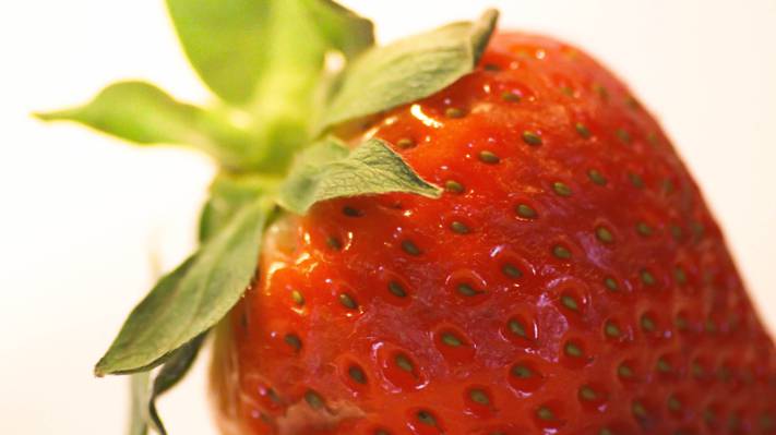 微距摄影草莓水果高清壁纸