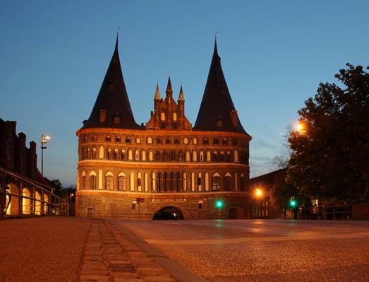 建筑,德国,门,Holstentor,吕贝克,城市,灯,晚上,灯,纪念碑