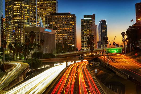 时间推移照片的高速公路附近建筑物在夜间,洛杉矶高清壁纸上的汽车