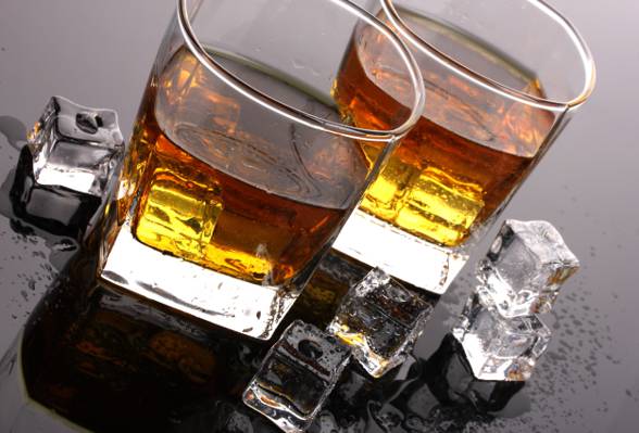 表,冰,饮料,威士忌酒,酒杯,眼镜,立方体,酒精,滴