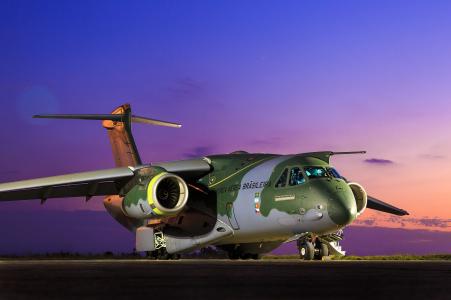 巴西航空工业公司KC-390,运输机