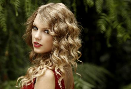 泰勒·斯威夫特（Taylor Swift）,泰勒·艾莉森·斯威夫特（Taylor Alison Swift）,艺术家,音乐人,歌曲作者,女演员红唇,头发,神色,