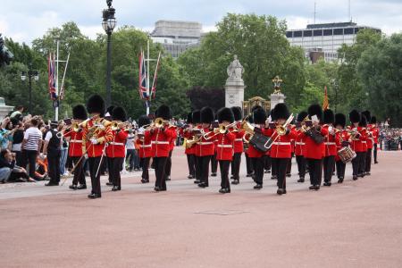 伦敦, 白金汉宫, 卫兵的变动