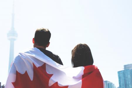 加拿大国旗夫妇