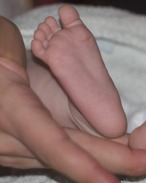 婴儿的脚, 孕产, 手, 保持, 妈妈, 宝贝