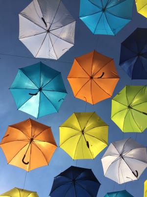 五颜六色的雨伞, 悬浮在空气中, 蓝色, 橙色, 黄色, 多色, 组成