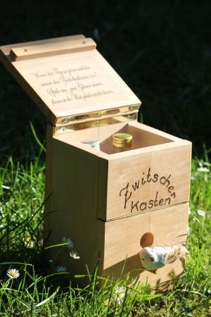 啁啾盒, 鸟舍, 木材