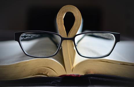 眼镜, 圣经 》, 镀金的边缘, 书, 书页, 纸张, 文学