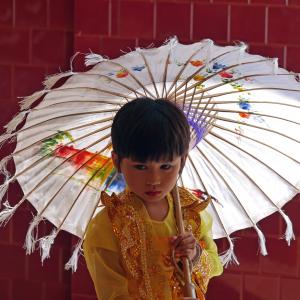 修道院建立了, 缅甸, 灯的节日, 女孩, 阳伞, 屏幕, 佛教