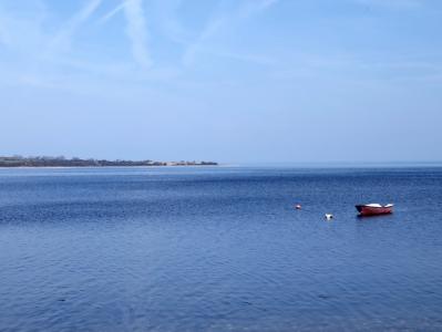 海, 湖, 丹麦波罗的海, 静静的湖边, 石地下, 摩托艇, 其他银行