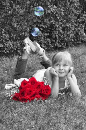 女孩, 小女孩, 在做梦, 玫瑰, 红色, 黑色和白色, 红玫瑰