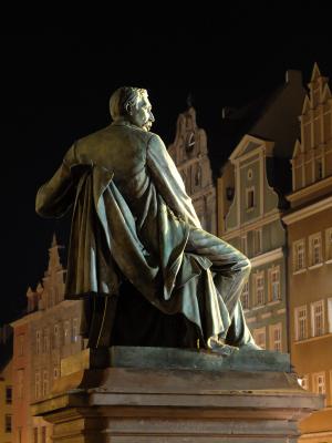 亚历山大弗雷多, 纪念碑, 弗罗茨瓦夫, 晚上, 旧城, 男性, 坐
