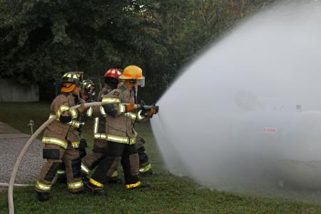 消防队员, 软管培训, 消防员, 培训, 丙烷罐, 团队合作, 钻