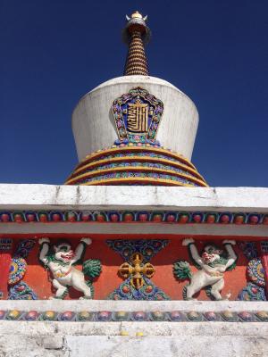 在中国西部, 青海省, 塔修道院, 宗教, 蓝蓝的天空, 藏传佛教, 旅游