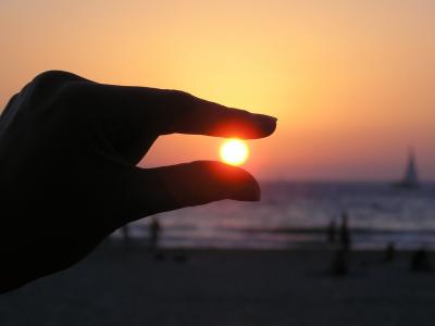 太阳在手, 手指, 日落, 剪影, 天空, 海边, 海洋