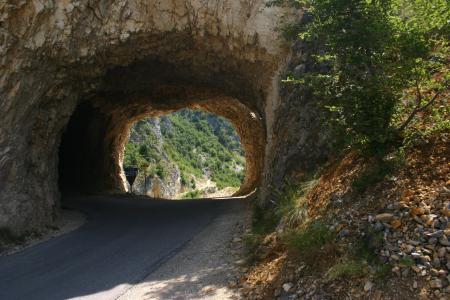 隧道, 方式, 黑山