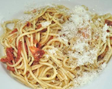 意大利面, 西红柿, 奶酪, 橄榄油, 大蒜, 罗勒