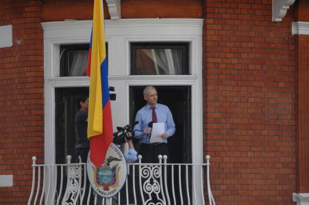 厄瓜多尔大使馆Julian Assange 4k超高清壁纸和背景图片